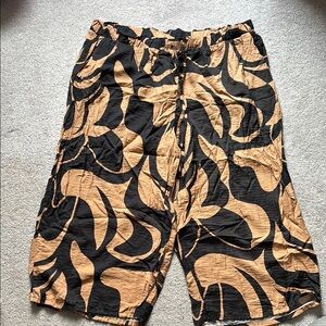 Ava & Viv Black and Tan Patterned Shorts